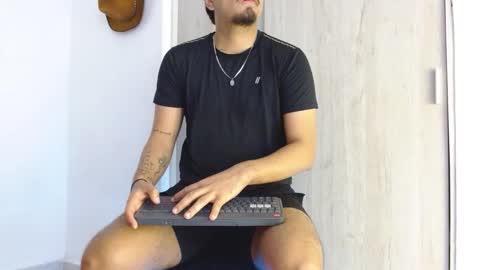 Snapshot of enrique_villa23 chatting on March 2026 04:25:01 AM enrique online show from March 2026 04:25:01 AM