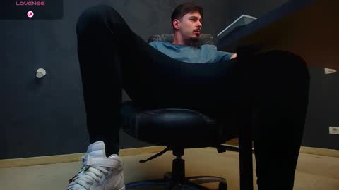 EnzoRace online show from November 2025 05:53:01 AM