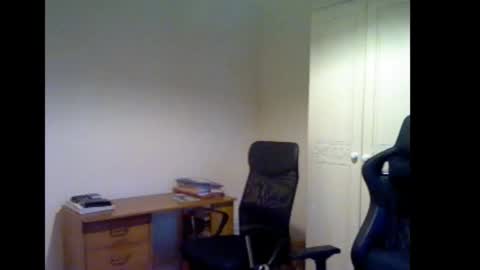 erasmus_d online show from October 2025 04:40:01 PM