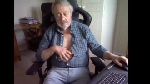 erasmus_d online show from May 2026 05:40:02 PM