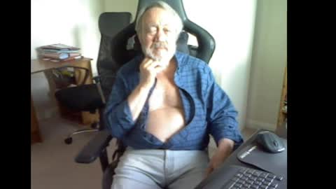 erasmus_d online show from May 2026 04:35:02 PM