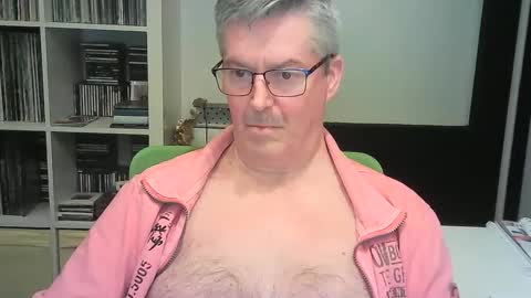 Snapshot of erbee62 chatting on January 2025 09:41:01 PM ErBee62 online show from January 2025 09:41:01 PM