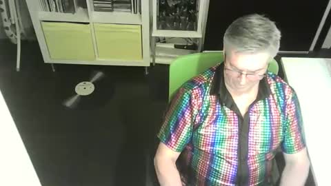 Snapshot of erbee62 chatting on February 2025 10:32:01 PM ErBee62 online show from February 2025 10:32:01 PM