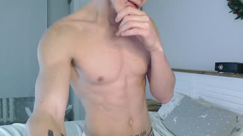 Snapshot of eric_crush chatting on December 2024 03:36:02 AM Eric Crush online show from December 2024 03:36:02 AM