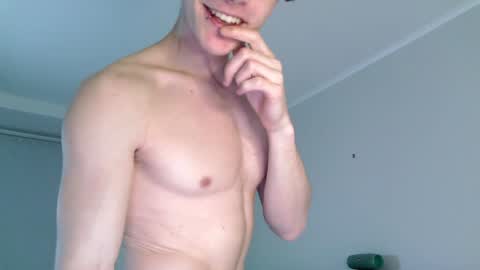 Snapshot of eric_crush chatting on January 2025 03:42:02 AM Eric Crush online show from January 2025 03:42:02 AM