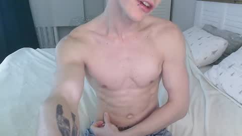 Snapshot of eric_crush chatting on January 2025 03:43:02 AM Eric Crush online show from January 2025 03:43:02 AM