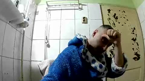 Snapshot of ericboy32 chatting on January 2025 04:33:01 AM eric online show from January 2025 04:33:01 AM