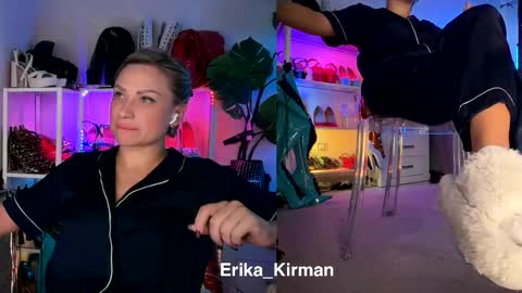 Snapshot of erika_kirman chatting on November 2025 10:04:02 AM Erika online show from November 2025 10:04:02 AM