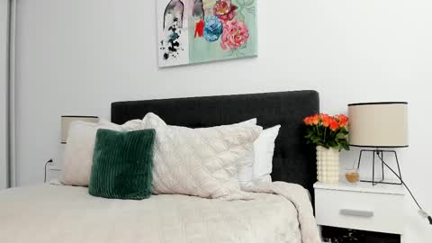 Erika online show from March 2025 09:33:02 AM