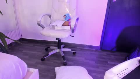 Eri  online show from October 2025 11:05:01 PM