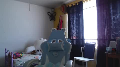 erina_1 online show from December 2024 04:36:02 PM