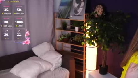 Mia online show from November 2025 05:14:01 PM