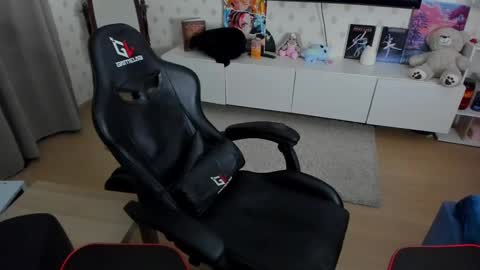 Max online show from February 2025 04:58:01 AM