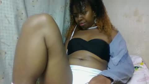 Snapshot of erolinee chatting on September 2025 03:56:01 PM erolinee online show from September 2025 03:56:01 PM