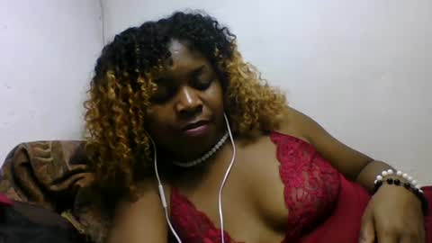 Snapshot of erolinee chatting on September 2025 07:27:01 PM erolinee online show from September 2025 07:27:01 PM