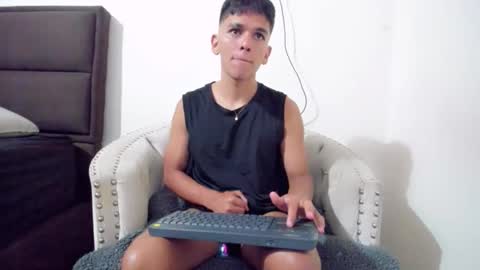 Snapshot of eron_crown chatting on June 2026 05:02:01 AM eron_crown online show from June 2026 05:02:01 AM