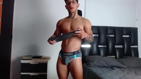 Snapshot of erosscott chatting on November 2025 06:12:01 PM Eros online show from November 2025 06:12:01 PM