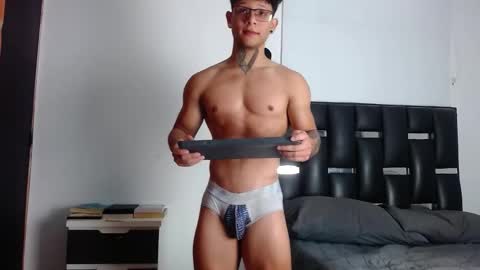 Snapshot of erosscott chatting on December 2025 04:57:01 PM Eros online show from December 2025 04:57:01 PM