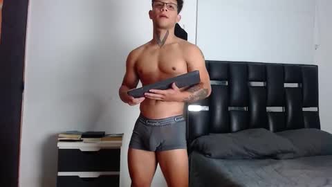 Snapshot of erosscott chatting on January 2026 05:37:01 PM Eros online show from January 2026 05:37:01 PM