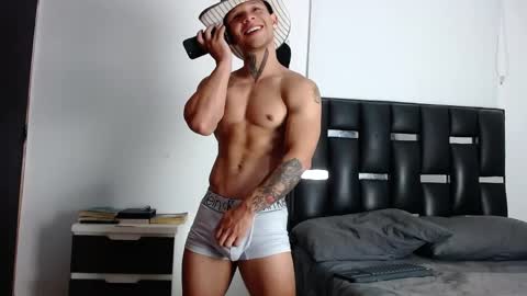 Snapshot of erosscott chatting on March 2026 04:25:01 PM Eros online show from March 2026 04:25:01 PM