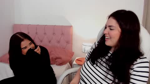 Snapshot of erotic_boobs chatting on December 2024 09:02:01 PM Karen online show from December 2024 09:02:01 PM