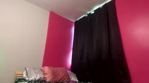 Snapshot of erotica_angel chatting on November 2025 04:52:02 PM Nikki Erotica online show from November 2025 04:52:02 PM