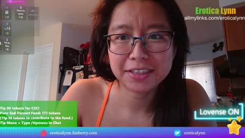 Snapshot of eroticalynn chatting on January 2025 06:14:01 PM Lynn online show from January 2025 06:14:01 PM