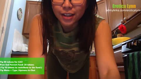 Snapshot of eroticalynn chatting on February 2025 06:13:01 PM Lynn online show from February 2025 06:13:01 PM