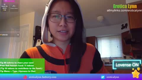 Snapshot of eroticalynn chatting on February 2025 07:17:01 PM Lynn online show from February 2025 07:17:01 PM