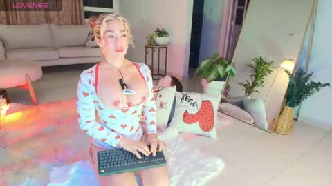 TINY  online show from February 2026 03:32:02 AM