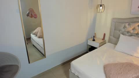 Escarlet online show from September 2025 03:36:01 PM