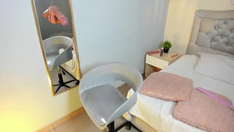 Escarlet online show from October 2025 02:05:01 PM