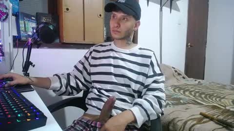Snapshot of esjrobles chatting on December 2024 03:24:01 AM Esteban online show from December 2024 03:24:01 AM