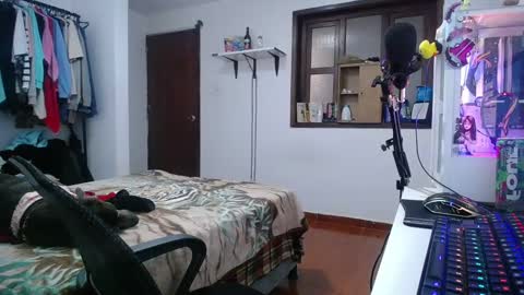 Snapshot of esjrobles chatting on December 2024 02:55:01 AM Esteban online show from December 2024 02:55:01 AM