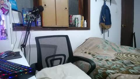 Snapshot of esjrobles chatting on February 2025 07:37:01 AM Esteban online show from February 2025 07:37:01 AM