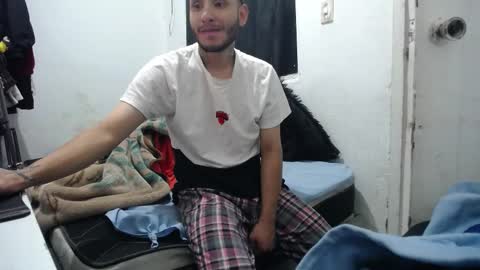 Snapshot of esjrobles chatting on October 2025 12:24:02 PM Esteban online show from October 2025 12:24:02 PM