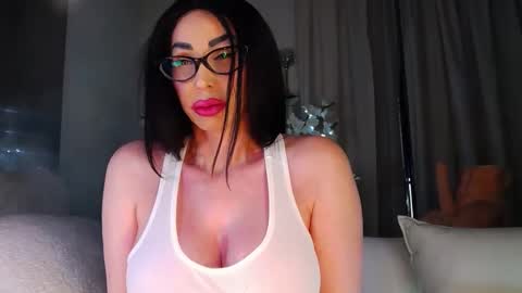 Esther online show from September 2025 09:18:01 PM