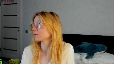 Snapshot of esme_runn chatting on May 2026 03:01:02 AM Esme Runn online show from May 2026 03:01:02 AM
