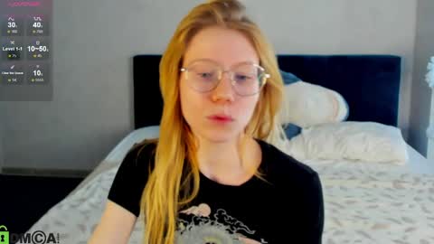 Snapshot of esme_runn chatting on May 2026 03:02:02 AM Esme Runn online show from May 2026 03:02:02 AM