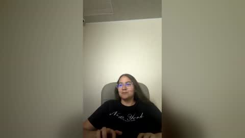 Esme online show from April 2026 12:22:02 AM