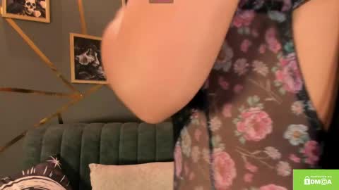 Esmeralda online show from April 2026 08:00:02 PM