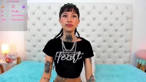 esmeralda  online show from November 2025 04:07:02 PM