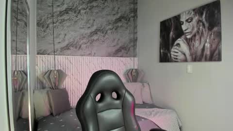 Esmeralda online show from May 2026 07:07:01 PM