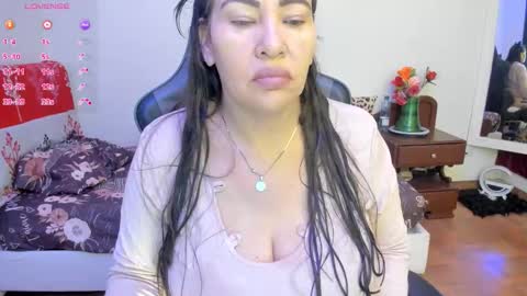 esme online show from December 2025 02:44:01 PM