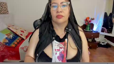 esme online show from December 2025 08:16:02 PM