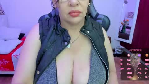 esme online show from February 2026 06:23:01 PM