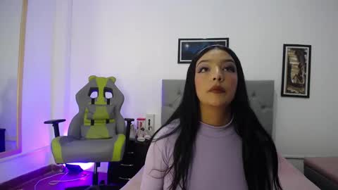 Snapshot of esmeraldaa_sc chatting on October 2025 06:04:02 AM Perla online show from October 2025 06:04:02 AM