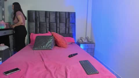 Perla online show from November 2025 05:17:02 AM