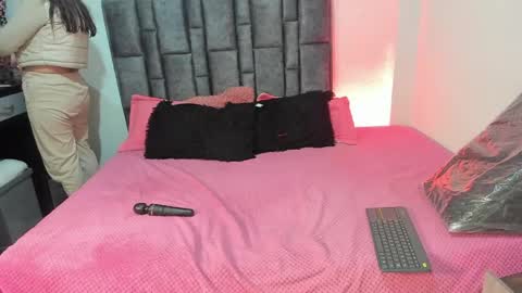 Perla online show from May 2026 07:04:02 AM
