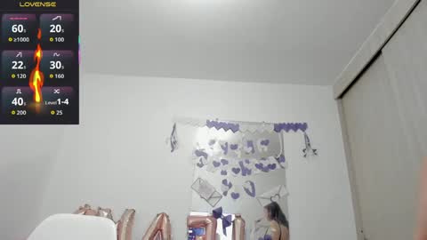 Esmeralda online show from May 2026 10:17:02 PM